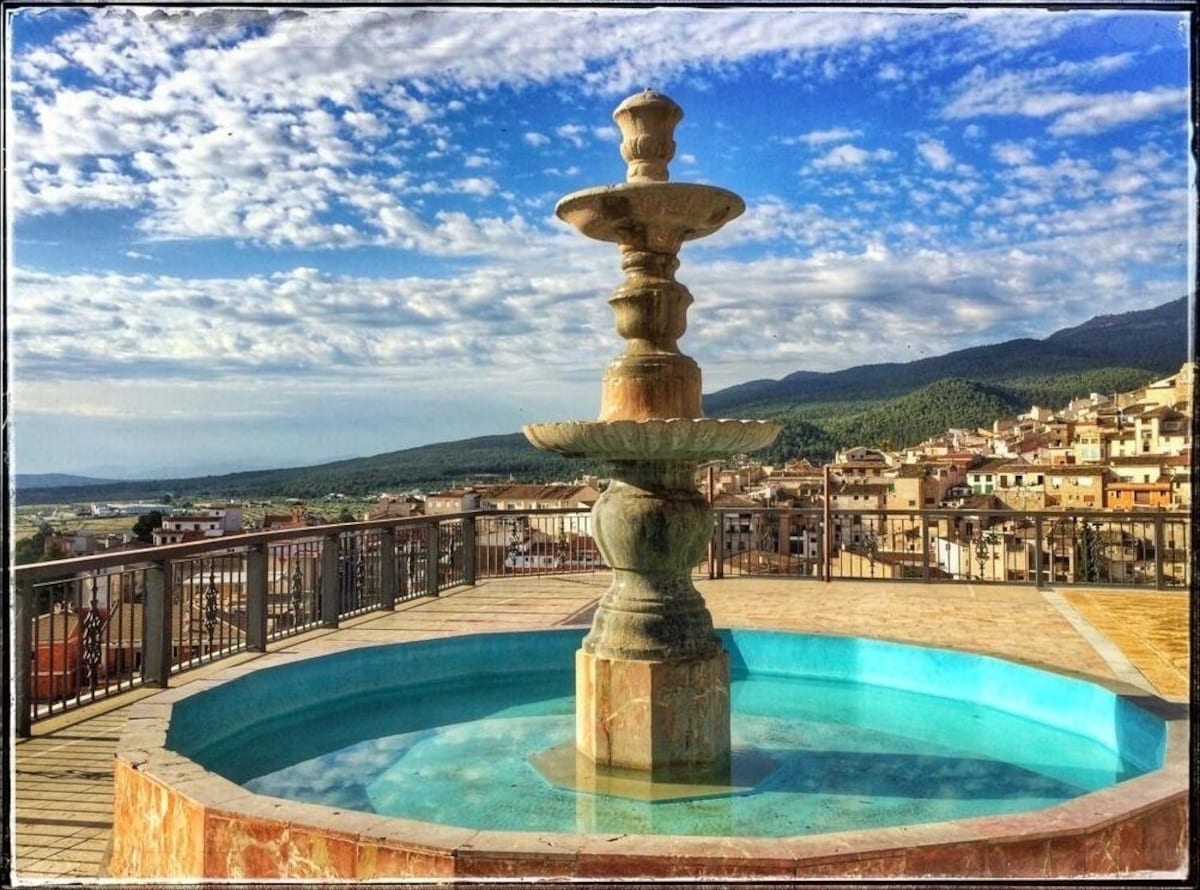 Cora de Tudmir country house